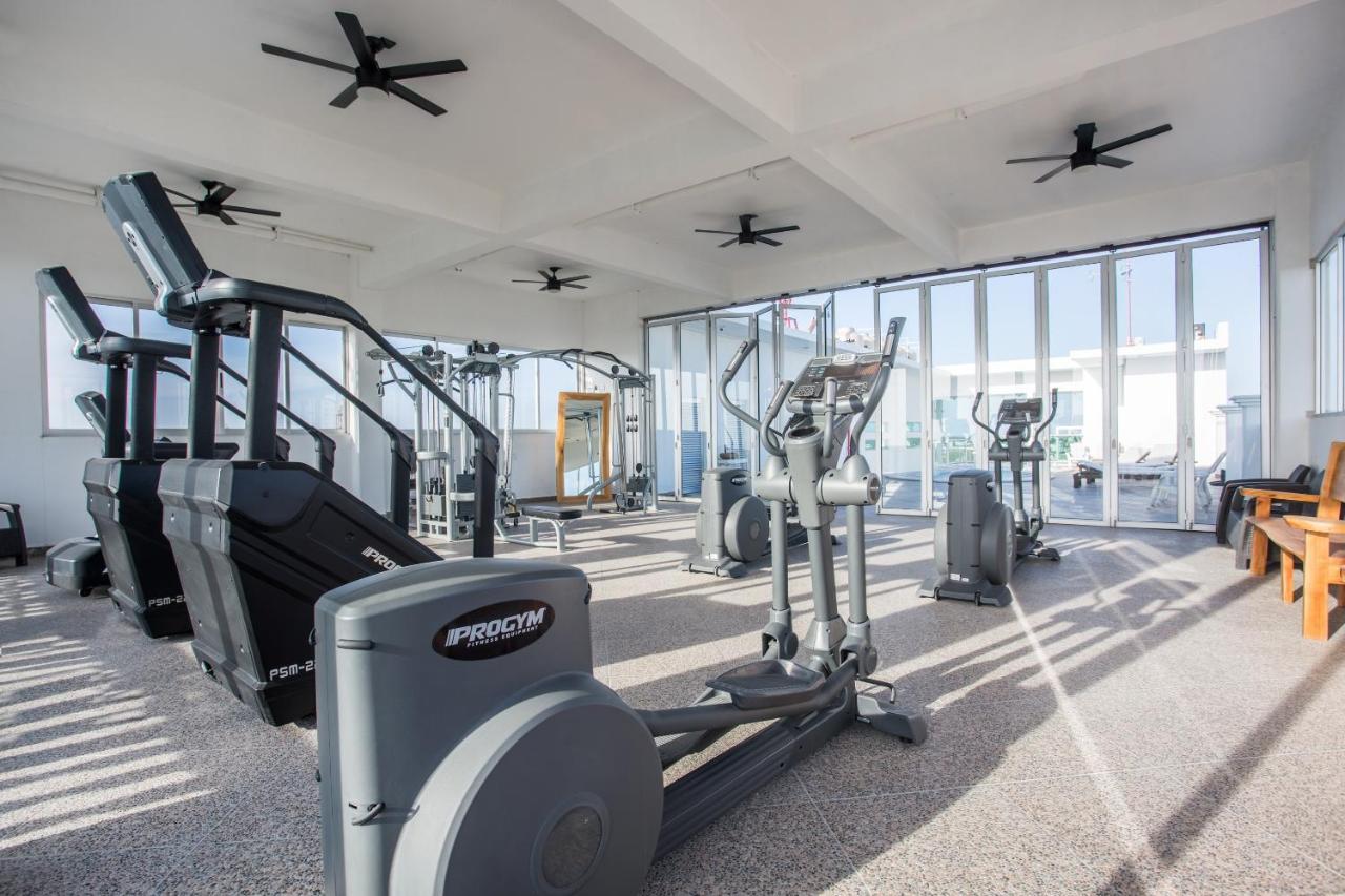 Capital O Cancun Ocean View, Cancun Exterior photo The gym at the 10th floor