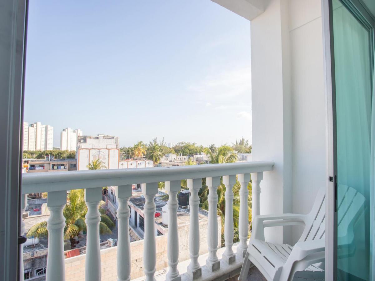 Capital O Cancun Ocean View, Cancun Exterior photo Balcony of a hotel room